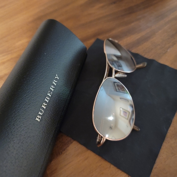 🤎BURBERRY AVIATORS🤎 - Picture 2 of 9